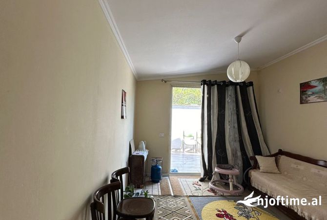 Shtepi ne shitje Apartament ne Tirane, 3+1, Mobilimi E mobiluar, Pagesa 215,000  Euro.