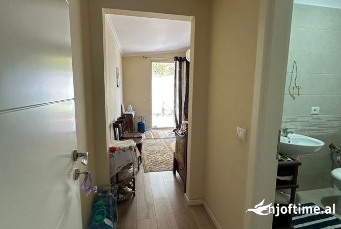 Shtepi ne shitje Apartament ne Tirane, 3+1, Mobilimi E mobiluar, Pagesa 215,000  Euro.