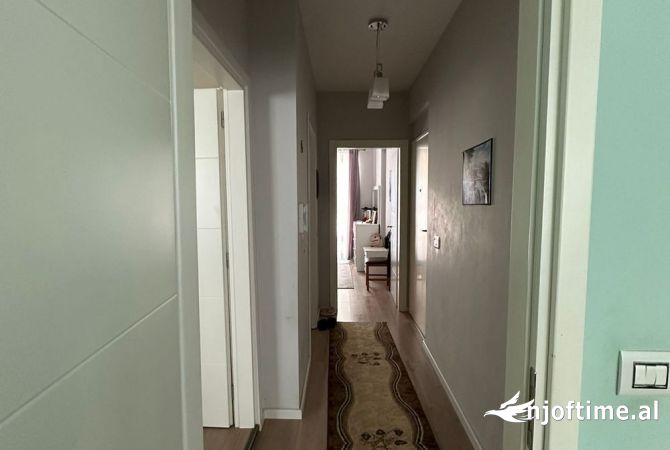 Shtepi ne shitje Apartament ne Tirane, 3+1, Mobilimi E mobiluar, Pagesa 215,000  Euro.