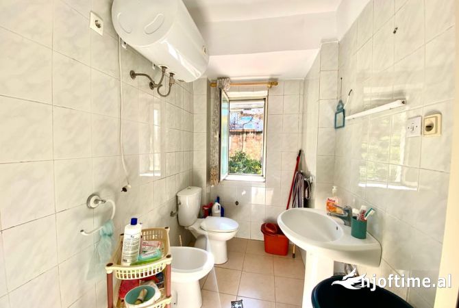 Shtepi ne shitje Apartament ne Tirane, 1+1, Mobilimi E mobiluar, Pagesa 99,000  Euro.