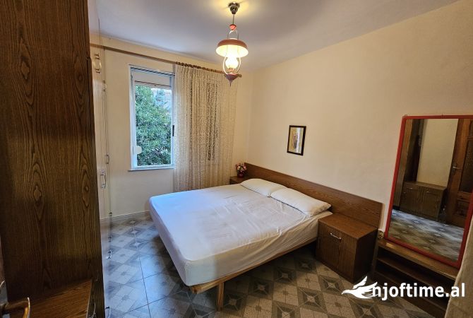 Shtepi me qera Apartament ne Tirane, 2+1, Mobilimi E mobiluar, Pagesa 500  Euro.