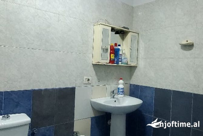 Shtepi me qera Apartament ne Tirane, 2+1, Mobilimi E mobiluar, Pagesa 600  Euro.