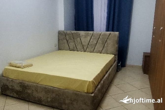 Shtepi me qera Apartament ne Tirane, 2+1, Mobilimi E mobiluar, Pagesa 600  Euro.