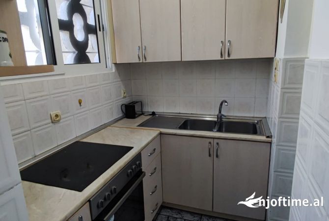 Shtepi me qera Apartament ne Tirane, 2+1, Mobilimi E mobiluar, Pagesa 600  Euro.