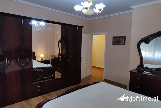 Shtepi me qera Apartament ne Tirane, 2+1, Mobilimi E mobiluar, Pagesa 600  Euro.
