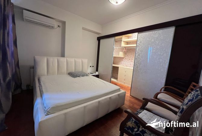 Shtepi me qera Apartament ne Tirane, 2+1, Mobilimi E mobiluar, Pagesa 1,000  Euro.