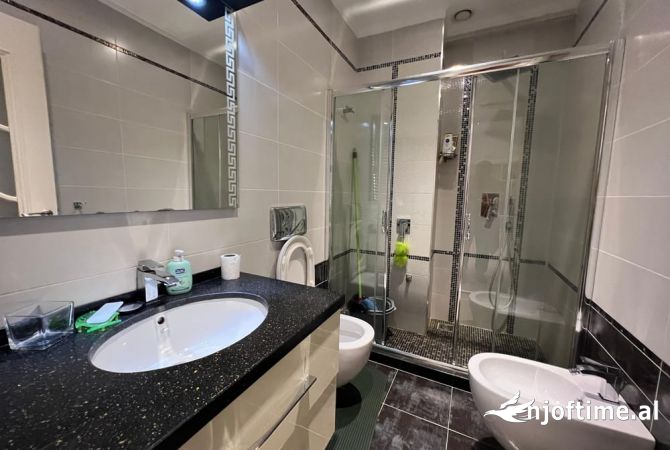 Shtepi me qera Apartament ne Tirane, 2+1, Mobilimi E mobiluar, Pagesa 1,000  Euro.