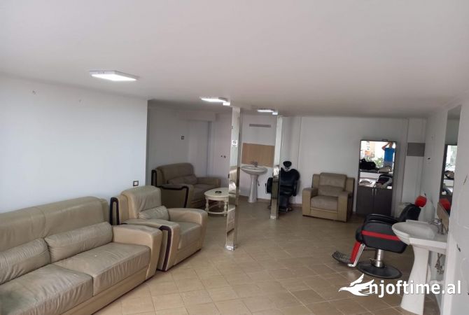 Ambient biznesi me qera 3+1 ne Tirane - 1,100 Euro