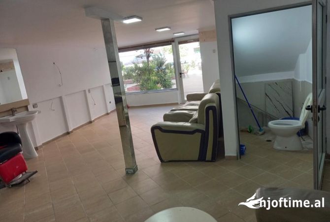 Ambient biznesi me qera 3+1 ne Tirane - 1,100 Euro