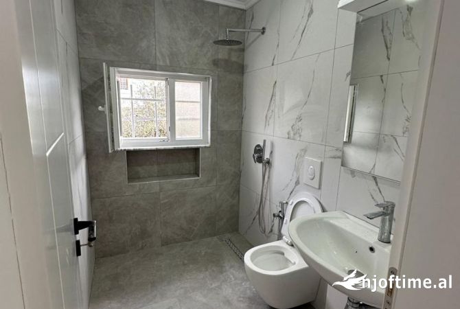 Shtepi ne shitje Apartament ne Tirane, 1+1, Mobilimi Bosh, pa mobiluar, Pagesa 75,000  Euro.