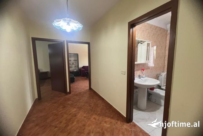 Shtepi me qera Apartament ne Tirane, 1+1, Mobilimi E mobiluar, Pagesa 350  Euro.