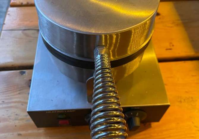 Shitet laborator per te bere akullore dhe krepa. 