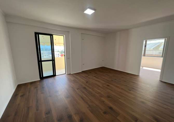 Shtepi ne shitje Apartament ne Tirane, 2+1, Mobilimi E mobiluar, Pagesa 125,000  Euro.