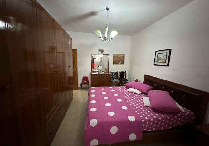 Shtepi ne shitje Apartament ne Tirane, 2+1, Mobilimi Pjeserisht e mobiluar, Pagesa 135,000  Euro.