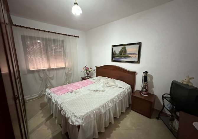 Shtepi ne shitje Apartament ne Tirane, 2+1, Mobilimi Pjeserisht e mobiluar, Pagesa 135,000  Euro.