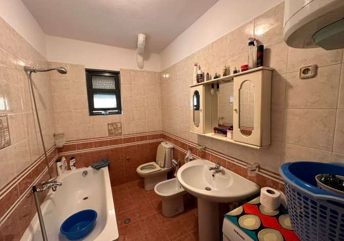 Shtepi ne shitje Apartament ne Tirane, 2+1, Mobilimi Pjeserisht e mobiluar, Pagesa 135,000  Euro.