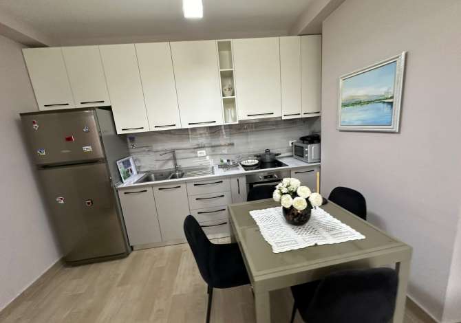 Shtepi me qera Apartament ne Tirane, 2+1, Mobilimi E mobiluar, Pagesa 650  Euro.