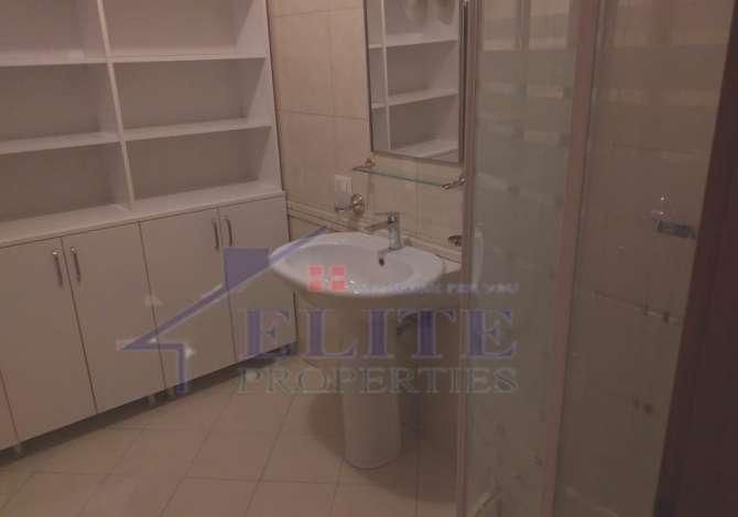 Shtepi ne shitje  ne Tirane, 3+1, Mobilimi E mobiluar, Pagesa 150,000  Euro.