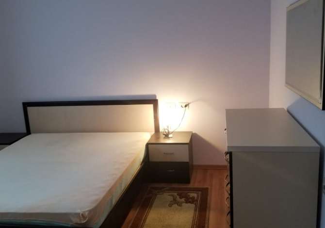 Shtepi me qera  ne Tirane, 1+1, Mobilimi E mobiluar, Pagesa 30,000  Leke.