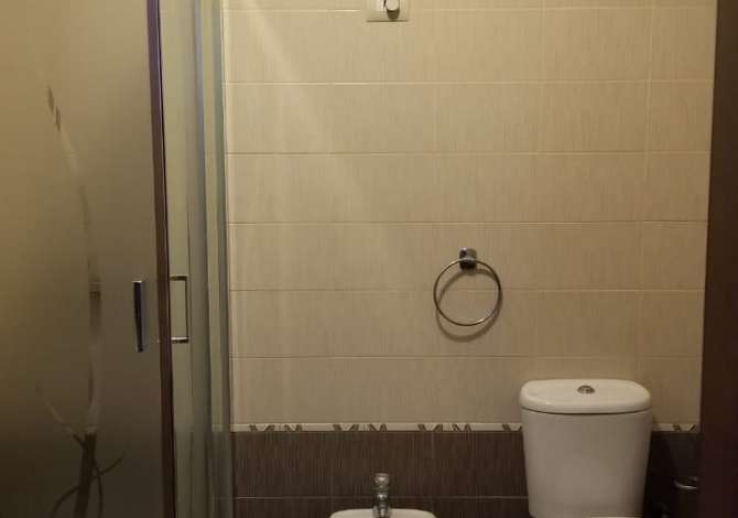 Shtepi me qera  ne Tirane, 1+1, Mobilimi E mobiluar, Pagesa 30,000  Leke.