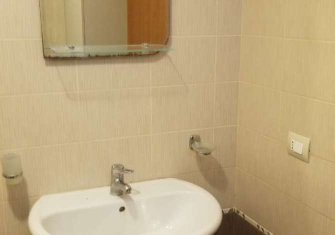 Shtepi me qera  ne Tirane, 1+1, Mobilimi E mobiluar, Pagesa 30,000  Leke.