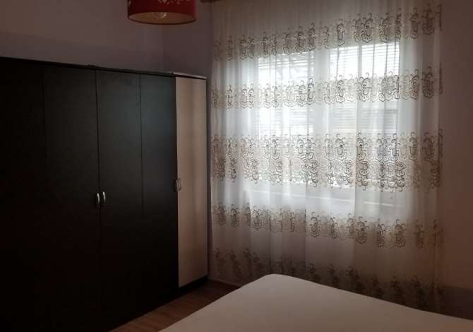 Shtepi me qera  ne Tirane, 1+1, Mobilimi E mobiluar, Pagesa 30,000  Leke.