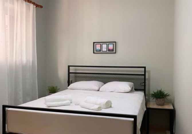 Shtepi me qera  ne Tirane, 2+1, Mobilimi E mobiluar, Pagesa 500  Euro.