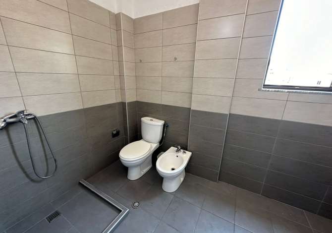 Shtepi ne shitje Apartament ne Tirane, 2+1, Mobilimi Bosh, pa mobiluar, Pagesa 120,000  Euro.