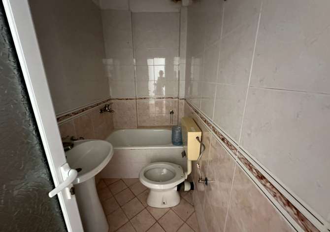 Shtepi ne shitje Apartament ne Tirane, 2+1, Mobilimi Bosh, pa mobiluar, Pagesa 120,000  Euro.