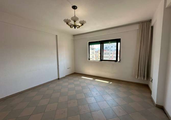 Shtepi ne shitje Apartament ne Tirane, 2+1, Mobilimi Bosh, pa mobiluar, Pagesa 120,000  Euro.