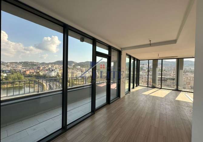 Ambient biznesi me qera 3+1 ne Tirane - 1,300 Euro
