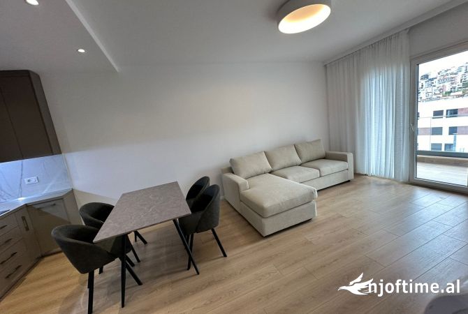 Shtepi me qera 2+1 ne Tirane - 750 Euro