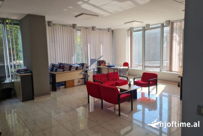Ambient biznesi me qera 3+1 ne Tirane - 750 Euro