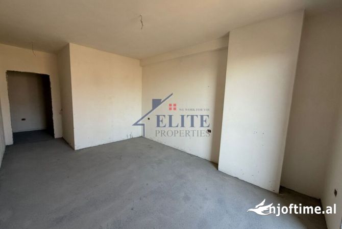 Shtepi ne shitje Apartament ne Tirane, 1+1, Mobilimi Bosh, pa mobiluar, Pagesa 100,260  Euro.
