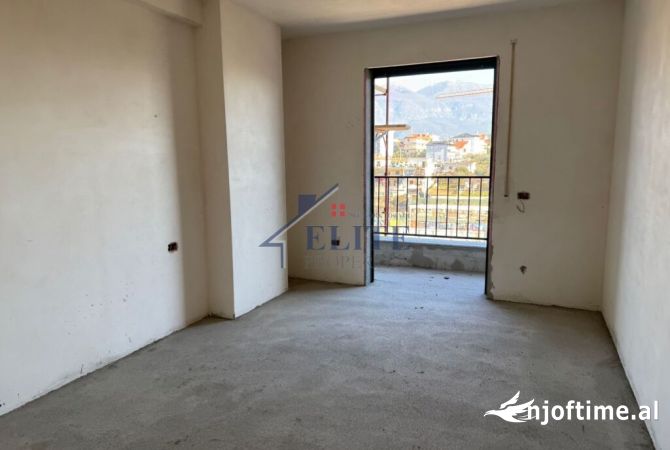 Shtepi ne shitje Apartament ne Tirane, 1+1, Mobilimi Bosh, pa mobiluar, Pagesa 100,260  Euro.