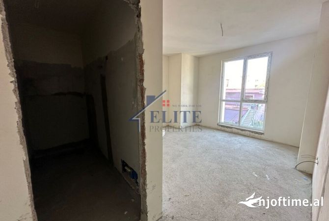 Shtepi ne shitje Apartament ne Tirane, 2+1, Mobilimi Bosh, pa mobiluar, Pagesa 162,554  Euro.