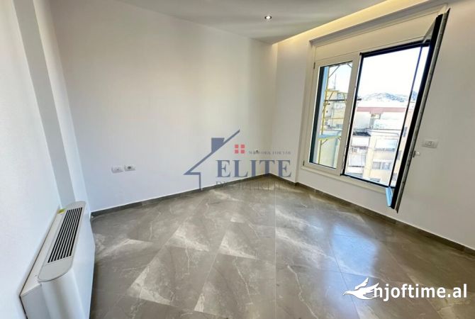Ambient biznesi me qera 3+1 ne Tirane - 1,300 Euro