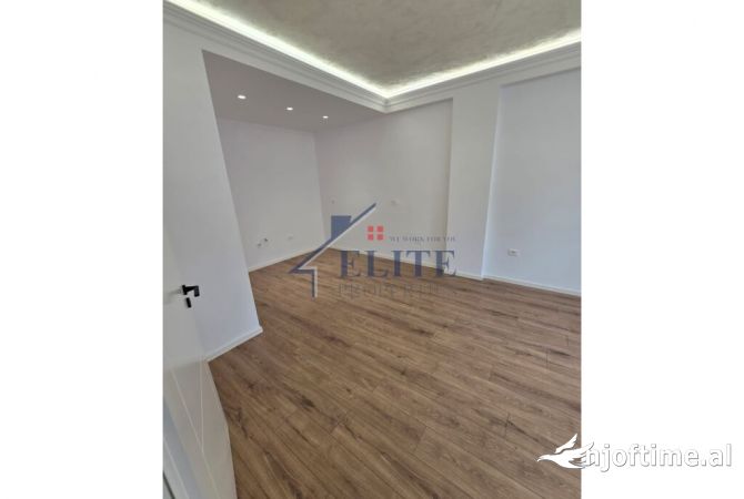 Shtepi ne shitje Apartament ne Tirane, 2+1, Mobilimi Bosh, pa mobiluar, Pagesa 210,000  Euro.