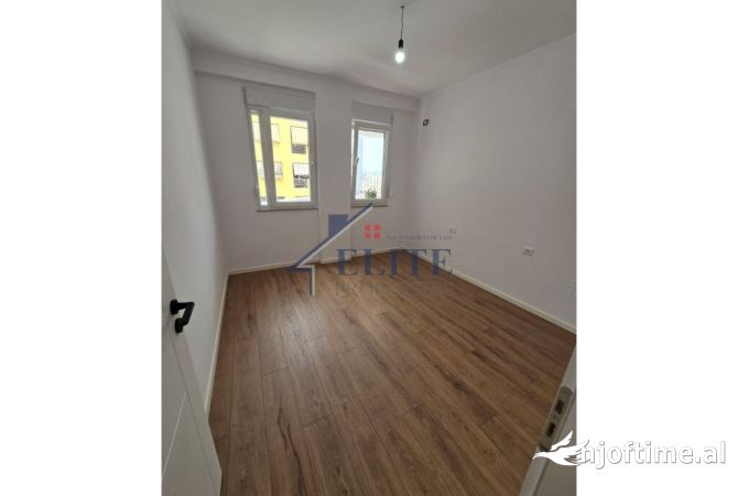 Shtepi ne shitje Apartament ne Tirane, 2+1, Mobilimi Bosh, pa mobiluar, Pagesa 210,000  Euro.