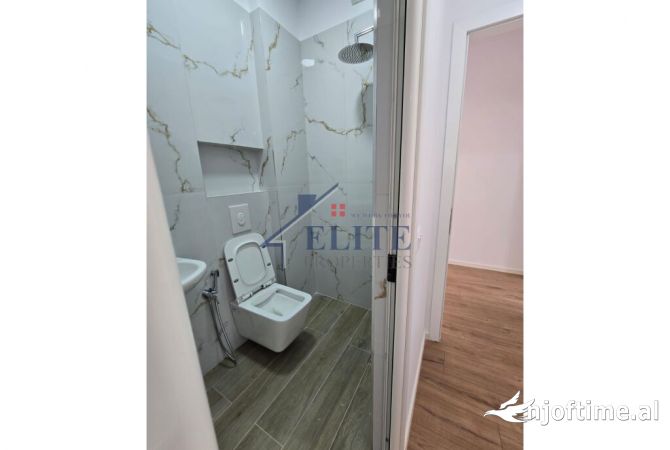 Shtepi ne shitje Apartament ne Tirane, 2+1, Mobilimi Bosh, pa mobiluar, Pagesa 210,000  Euro.