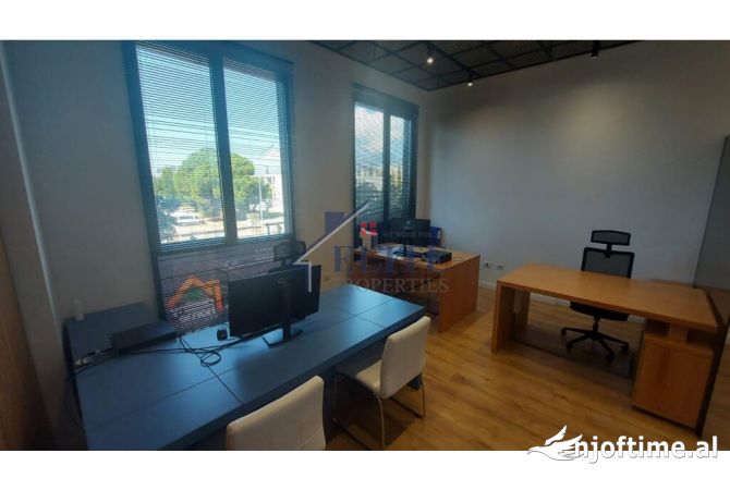 Ambient biznesi ne shitje 3+1 ne Tirane - 126,600 Euro