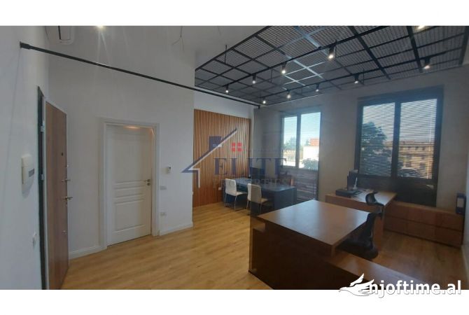 Ambient biznesi ne shitje 3+1 ne Tirane - 126,600 Euro