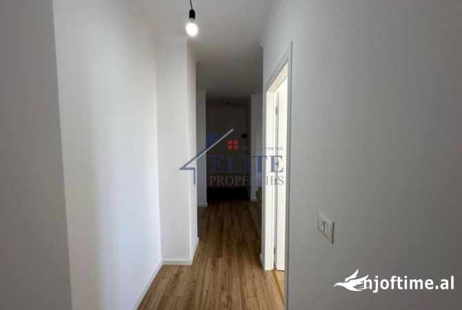 Shtepi ne shitje Apartament ne Tirane, 2+1, Mobilimi Bosh, pa mobiluar, Pagesa 132,000  Euro.