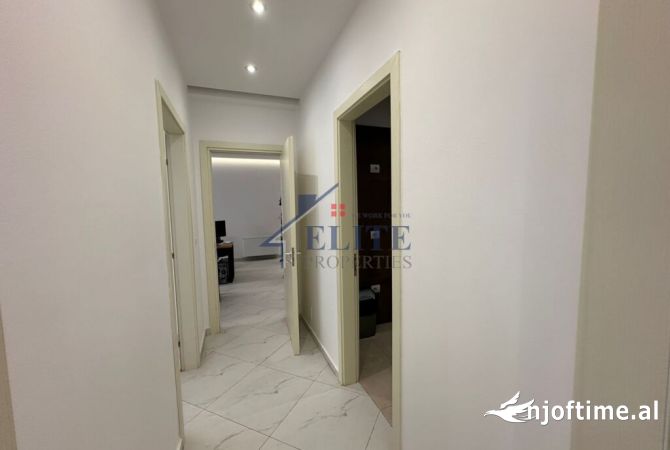 Rruga e Kosovareve, zyra me qira  