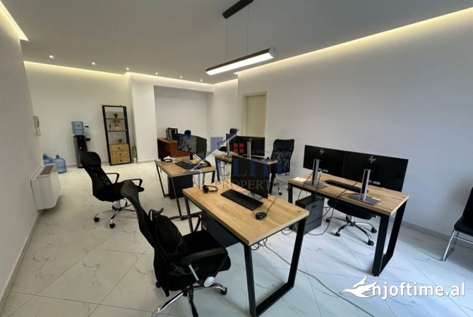 Ambient biznesi me qera 3+1 ne Tirane - 1,300 Euro