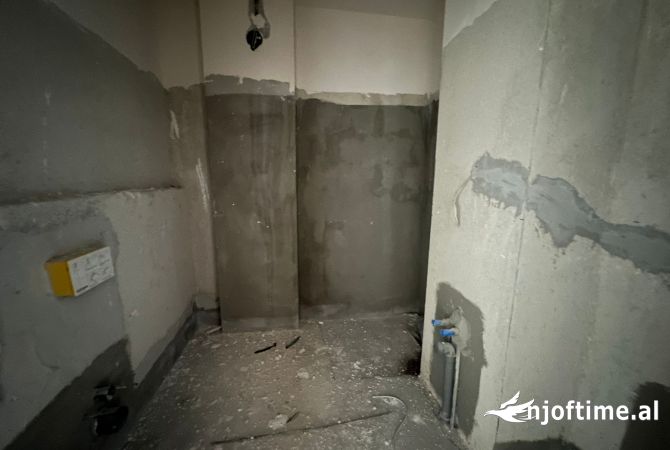 Shtepi ne shitje Apartament ne Tirane, 2+1, Mobilimi Bosh, pa mobiluar, Pagesa 127,165  Euro.