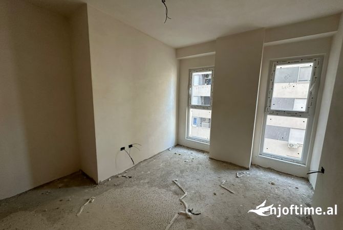Shtepi ne shitje Apartament ne Tirane, 2+1, Mobilimi Bosh, pa mobiluar, Pagesa 127,165  Euro.