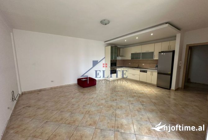 Ambient biznesi me qera 3+1 ne Tirane - 1,100 Euro