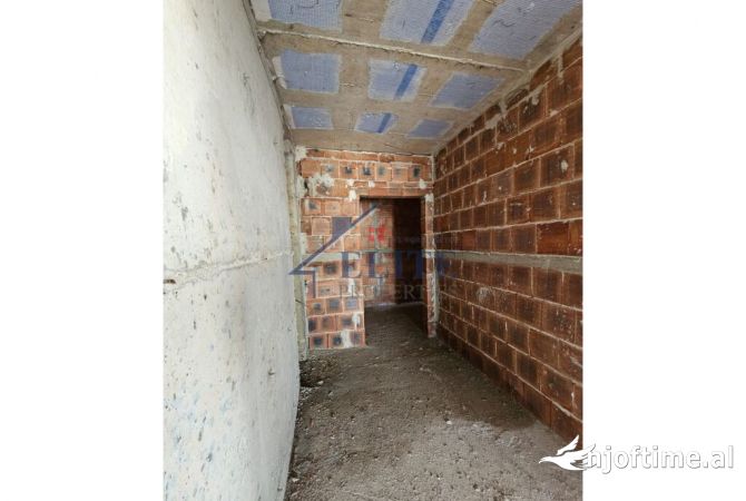 Shtepi ne shitje Apartament ne Tirane, 2+1, Mobilimi Bosh, pa mobiluar, Pagesa 173,000  Euro.