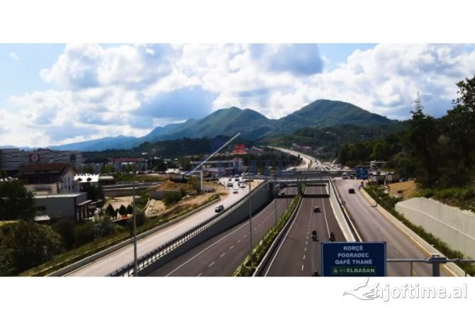 Truall ose Toke ne Tirane - 450,000 Euro